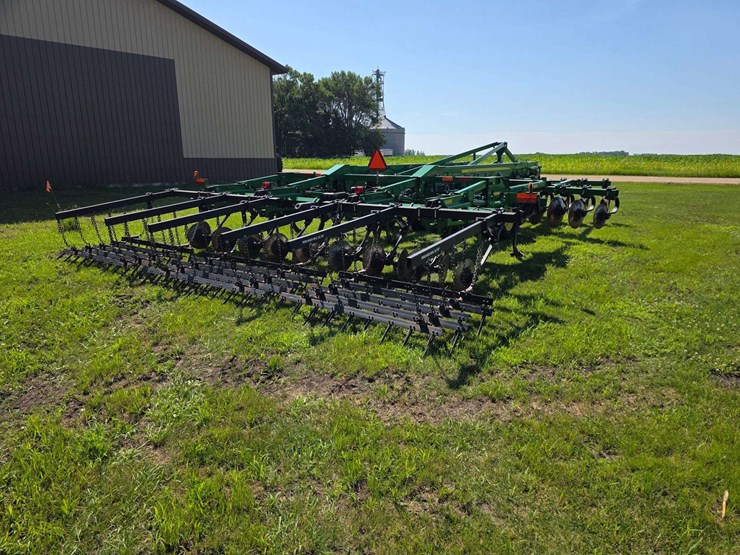 2016-john-deere-18-image-12