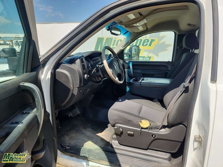 2013-chevrolet-silverado-3500hd-image-8