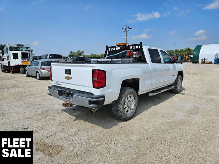 2015-chevrolet-silverado-3500hd-image-6