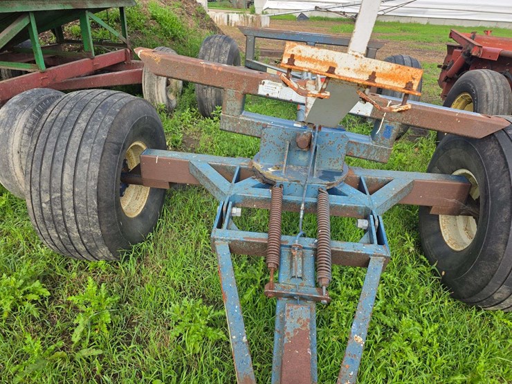 anhydrous-running-gear,-duo-lift-brand,-16.5-16.1-floatation-tires,-brakes,-extendable-hitch-image-5