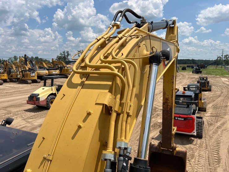 caterpillar-325fl-image-33