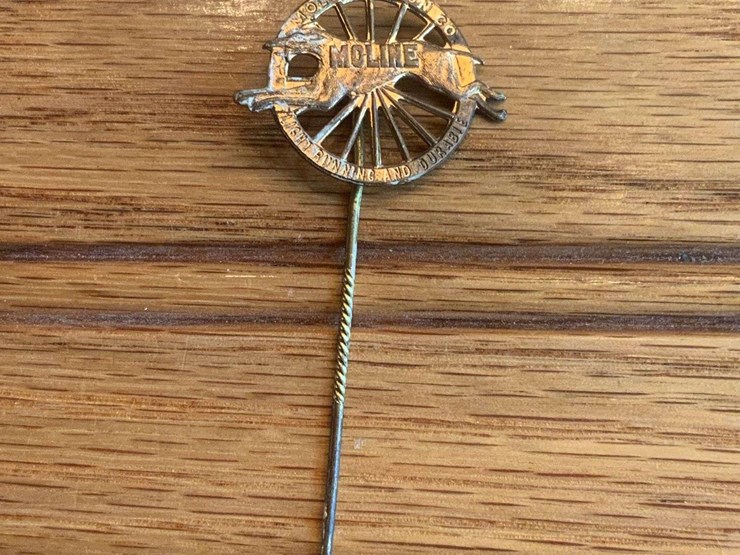 moline-wagon-co.-straight-pin-image-1