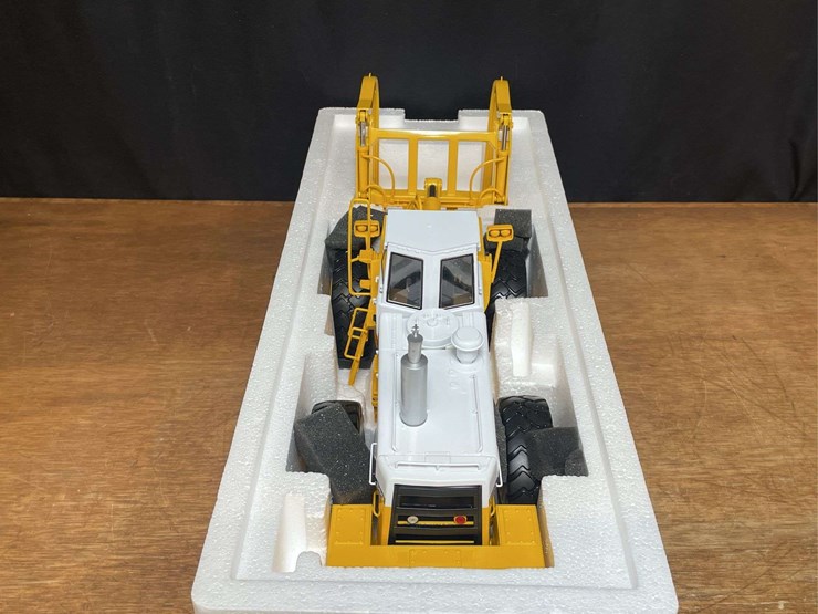 1/25-ih-560-pay-loader-nib-1st-gear-image-7
