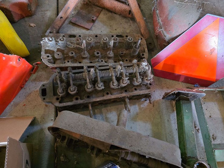 large-lot-of-misc-tractor-parts,-mostly-allis-and-john-deere-image-4