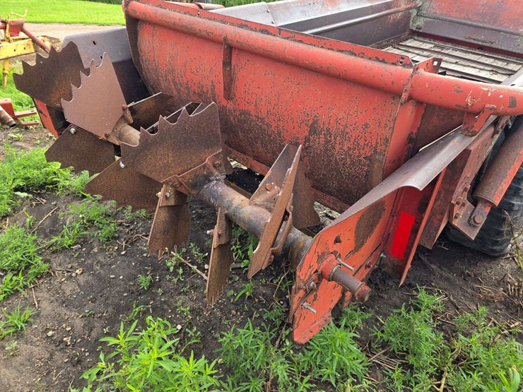 new-holland-520-image-13
