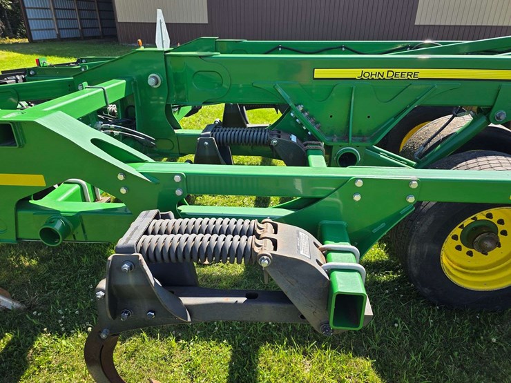 2016-john-deere-18-image-60
