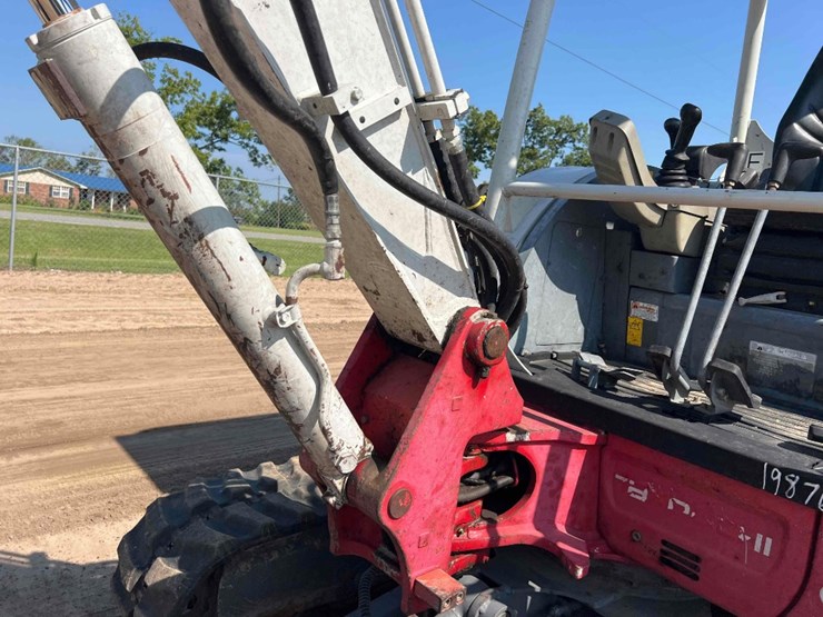 takeuchi-tb235-2-image-13