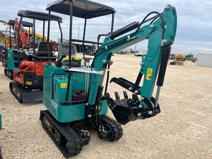 cfg-h15r-mini-excavator-image-2