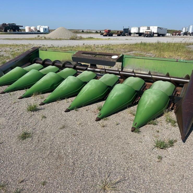 JOHN DEERE 843