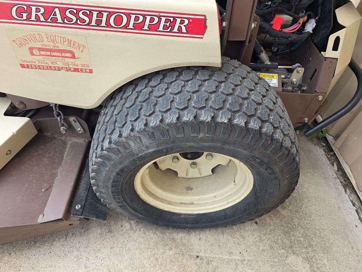 2015-grasshopper-327k-mid-mount-zero-turn-lawn-mower,-rear-discharge,-383-hours,-duramax-61-professi-image-18