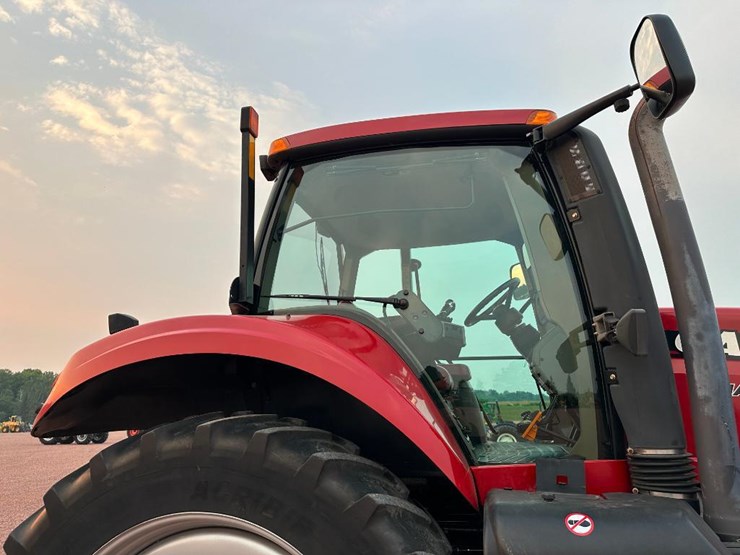 2012-case-ih-magnum-260-image-22