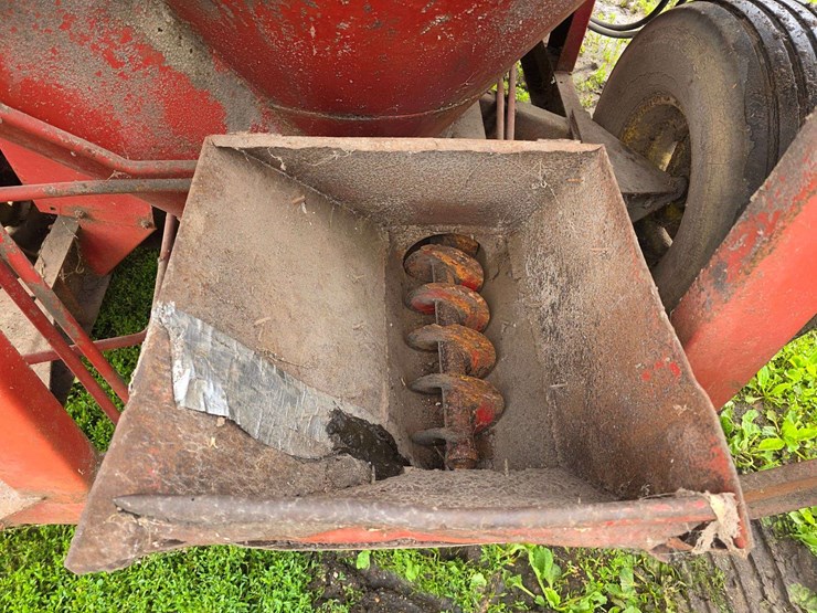 new-holland-355-image-18