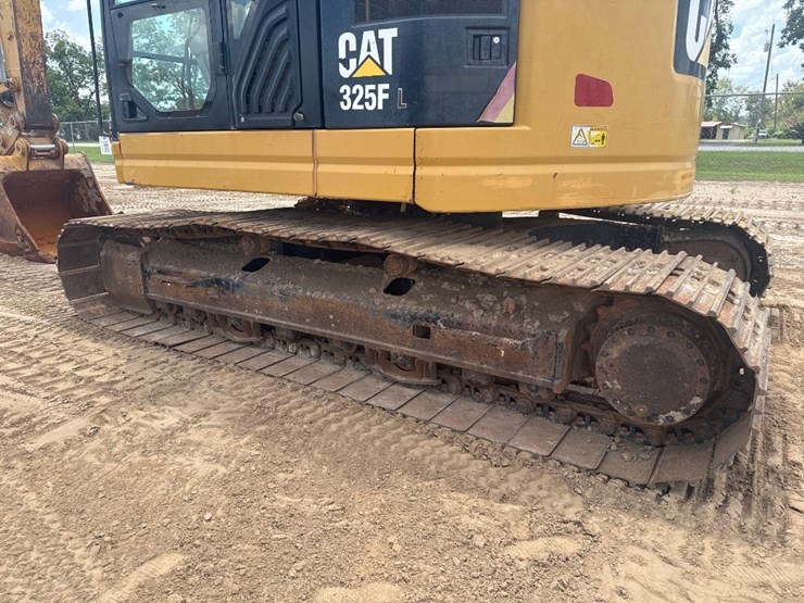 2016-caterpillar-325fl-image-9