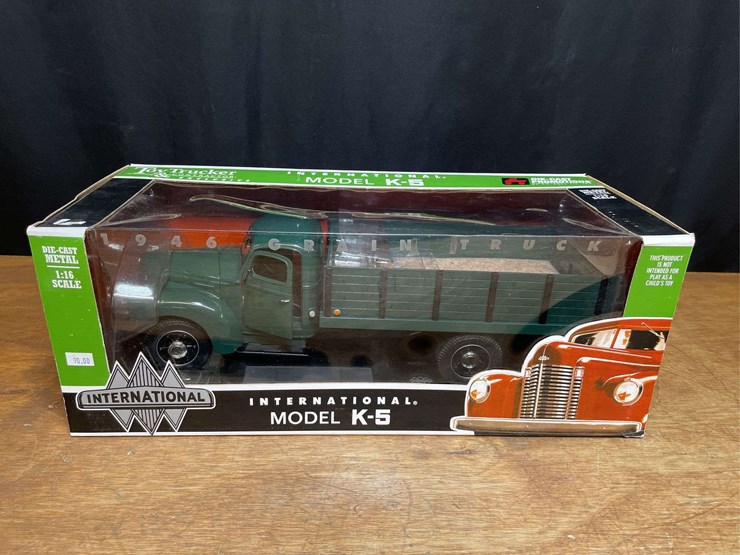 1/16-ih-k-5-grain-truck-nib-dcp-image-1