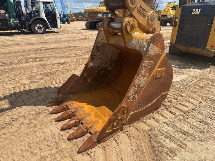 2016-caterpillar-325fl-image-24