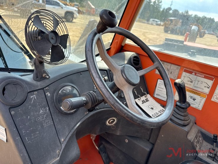 2010-jlg-g10-55a-image-18