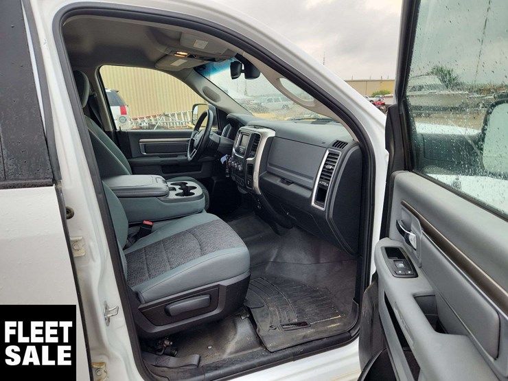 2015-ram-1500-slt-image-12