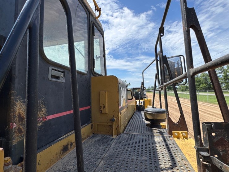 1998-caterpillar-d250e-image-22