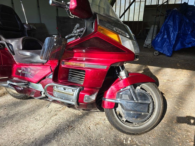 1996-honda-goldwing-gl1500se,-101,566-miles,-am/fm/tape,-air-ride,-new-front-and-rear-tires,-works-a-image-3