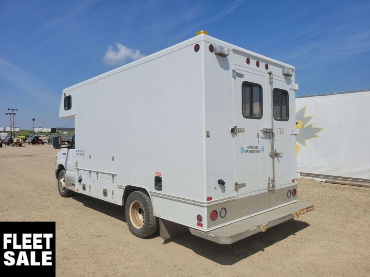 2011-ford-e450-image-4