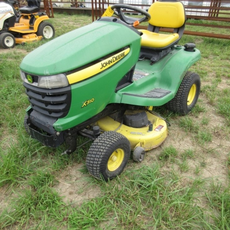 JOHN DEERE X310