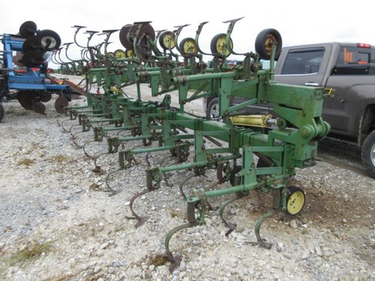 john-deere-16-image-2