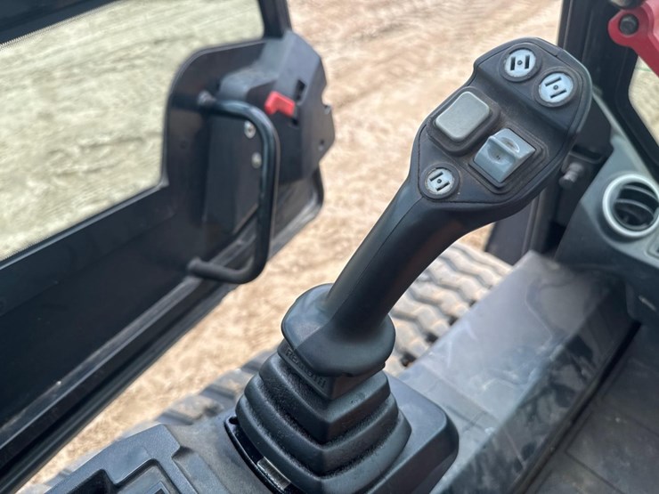 2015-jcb-320t-eco-image-28