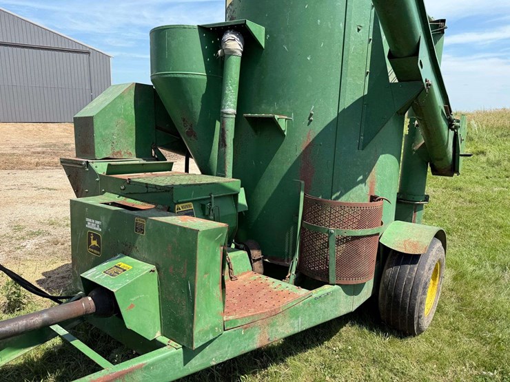 john-deere-700-image-7