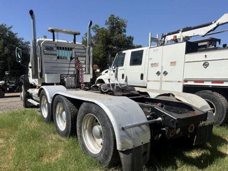 #300-•-2006-mack-cl733-triple-axle-semi-truck-image-6