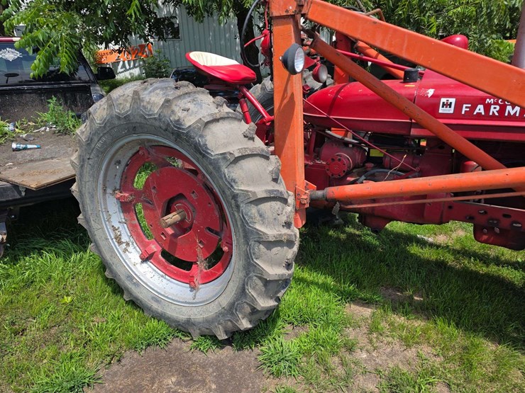 farmall-h-with-dual-loader,-wide-front,-6.00-16-fronts,-13.6-38-rears,-540-pto-with-loader-pump,-whe-image-24