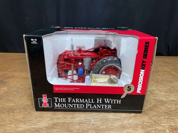1/16-farmall-h-w/planter-precision-key-nib-ertl-image-1