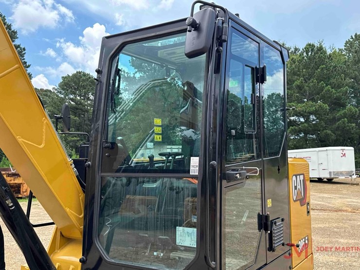 caterpillar-305.5-image-10