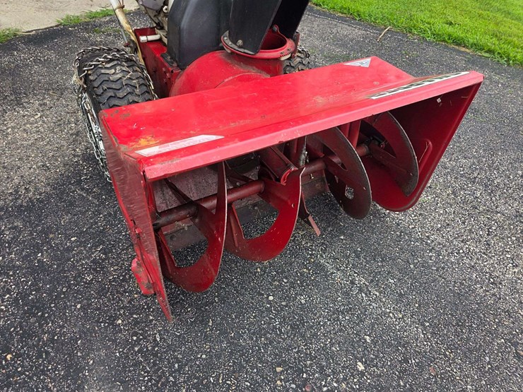 snapper-1030-walk-behind-snow-blower,-self-propelled,-electric-start,-tecumseh-cast-iron-engine,-lig-image-3