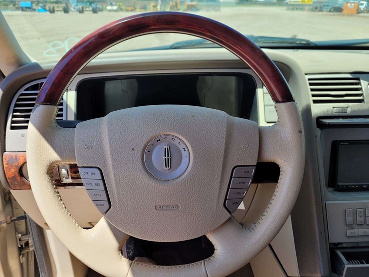 2004-lincoln-navigator-image-13