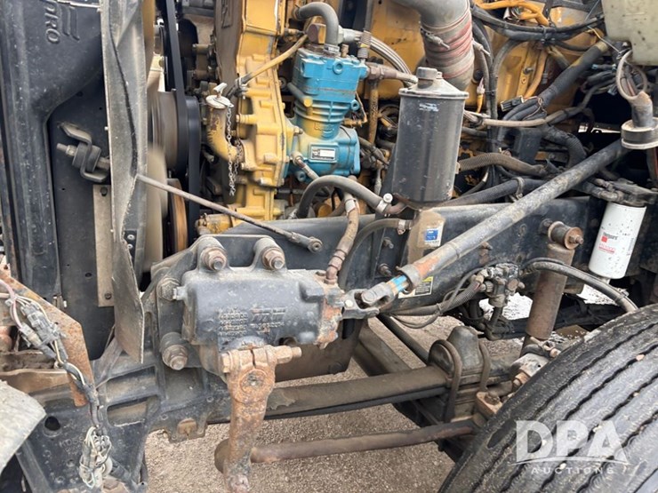 2005-caterpillar-c15-image-36