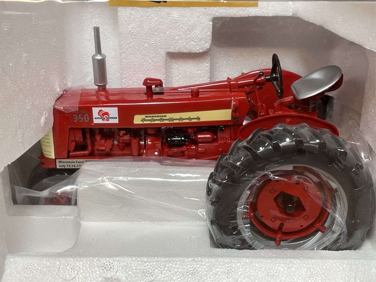 1/16-farmall-350-2008-wisconsin-nib-sc-image-2