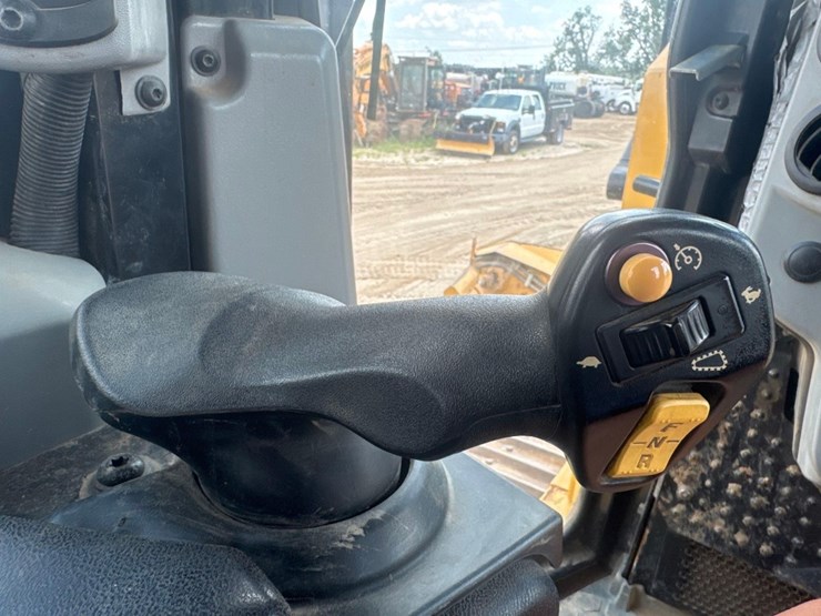 caterpillar-d6t-lgp-image-29