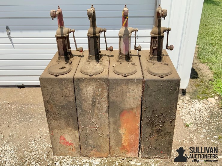 standard-oil-service-steel-rectangular-oil-tanks-w/-hand-pumps-image-2