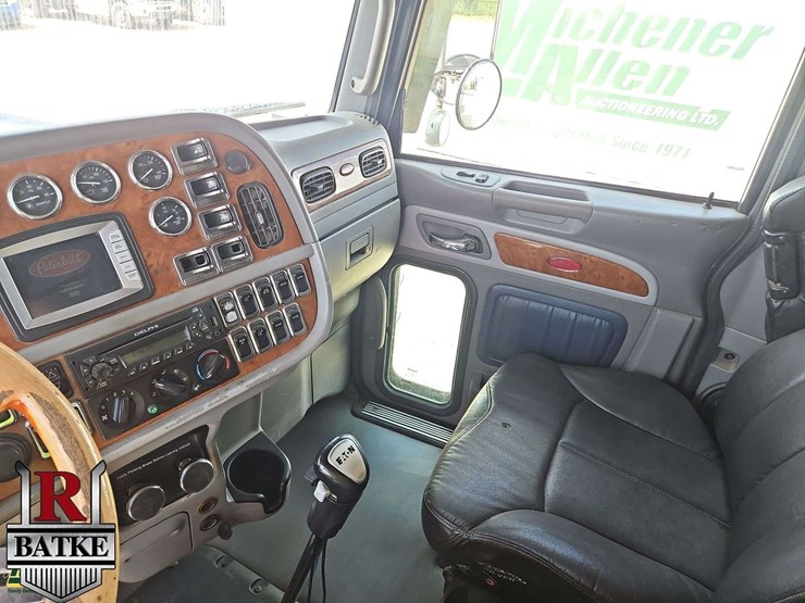 2009-peterbilt-388-image-8