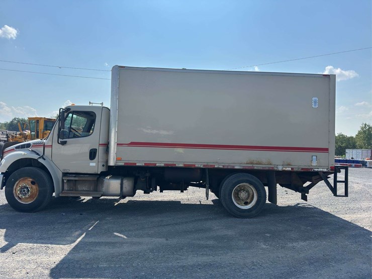 2003-freightliner-m2-106-box-truck-(17’-box)-image-6
