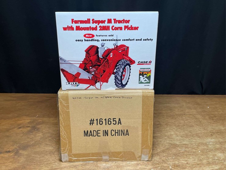 1/16-farmall-super-m-w/picker-2007-nftm-nib-ertl-image-9