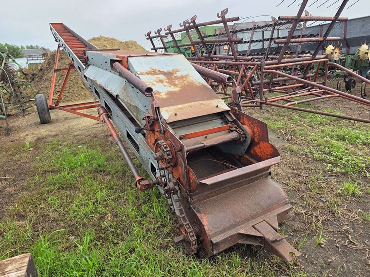 no.-205-conveyor,-540-pto,-approx-40’,-8-14-tires-on-4-bolt-rims-image-2