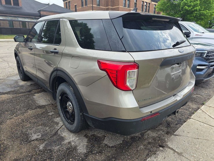 2021-ford-explorer-image-29