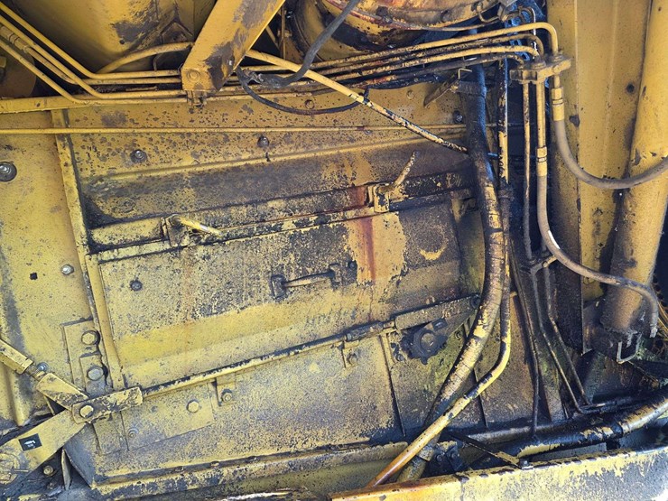 new-holland-tr87-image-7