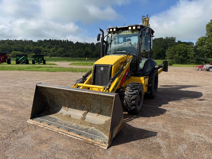 new-holland-b95d-backhoe,-fwa,-88”-front-bucket,-378-hours,-extended-hoe,-17”-back-bucket,-out-rigge-image-4