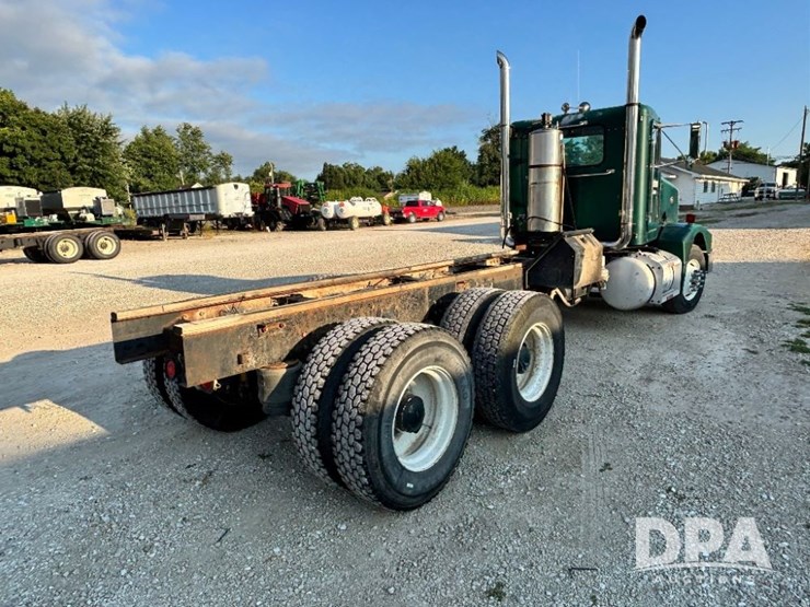 1993-peterbilt-377-image-7