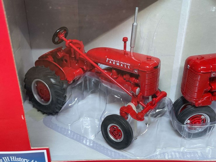 1/16-farmall-a-+-c-set-2016-ihc-wisconsin-nib-ertl-image-2