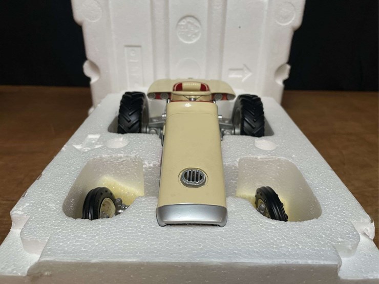 1/16-ih-ht-341-turbine-tractor-nib-sc-image-3
