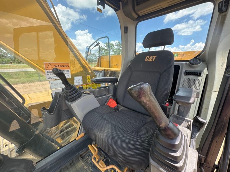 2018-caterpillar-320gc-image-30