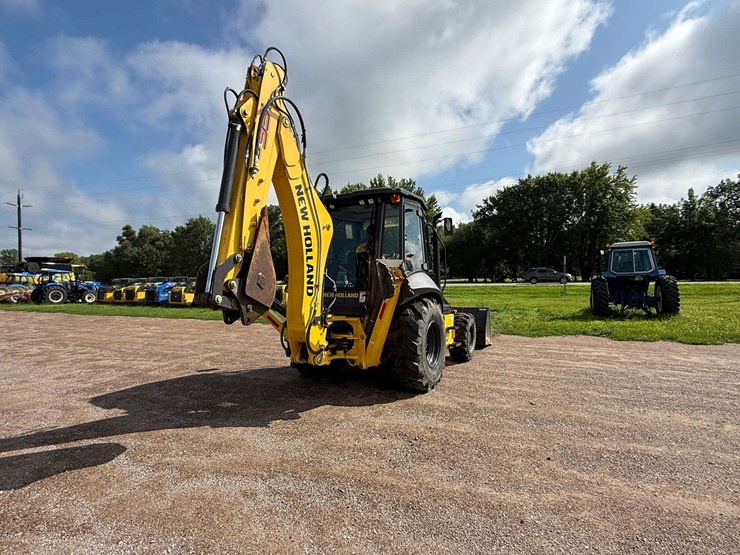 new-holland-b95d-backhoe,-fwa,-88”-front-bucket,-378-hours,-extended-hoe,-17”-back-bucket,-out-rigge-image-13